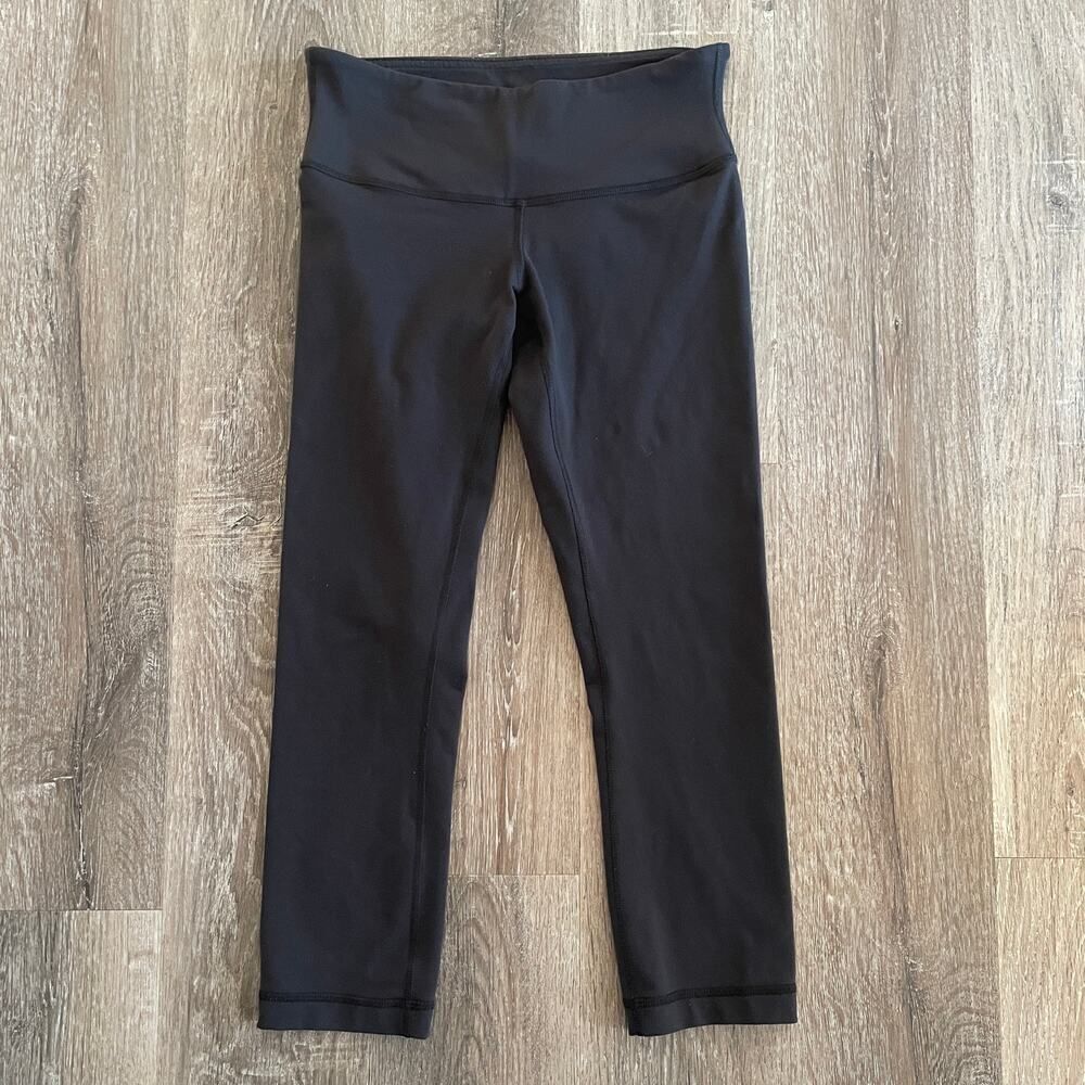Lululemon Black Crop Capri Legging - Size: 4